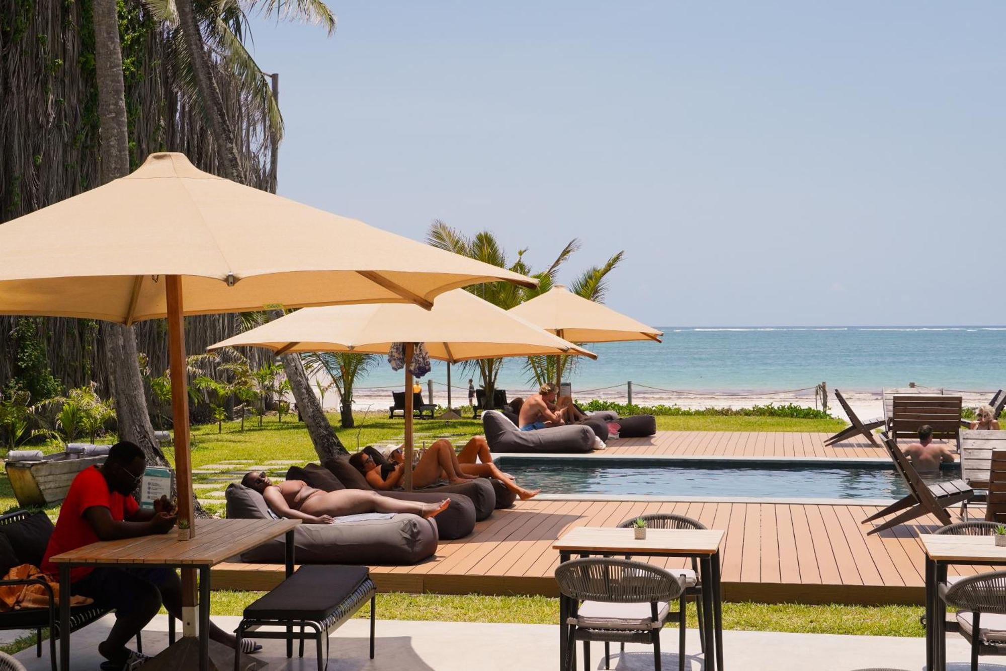 Lalagalu - Beachfront Ecocabins Praia de Diani Exterior foto