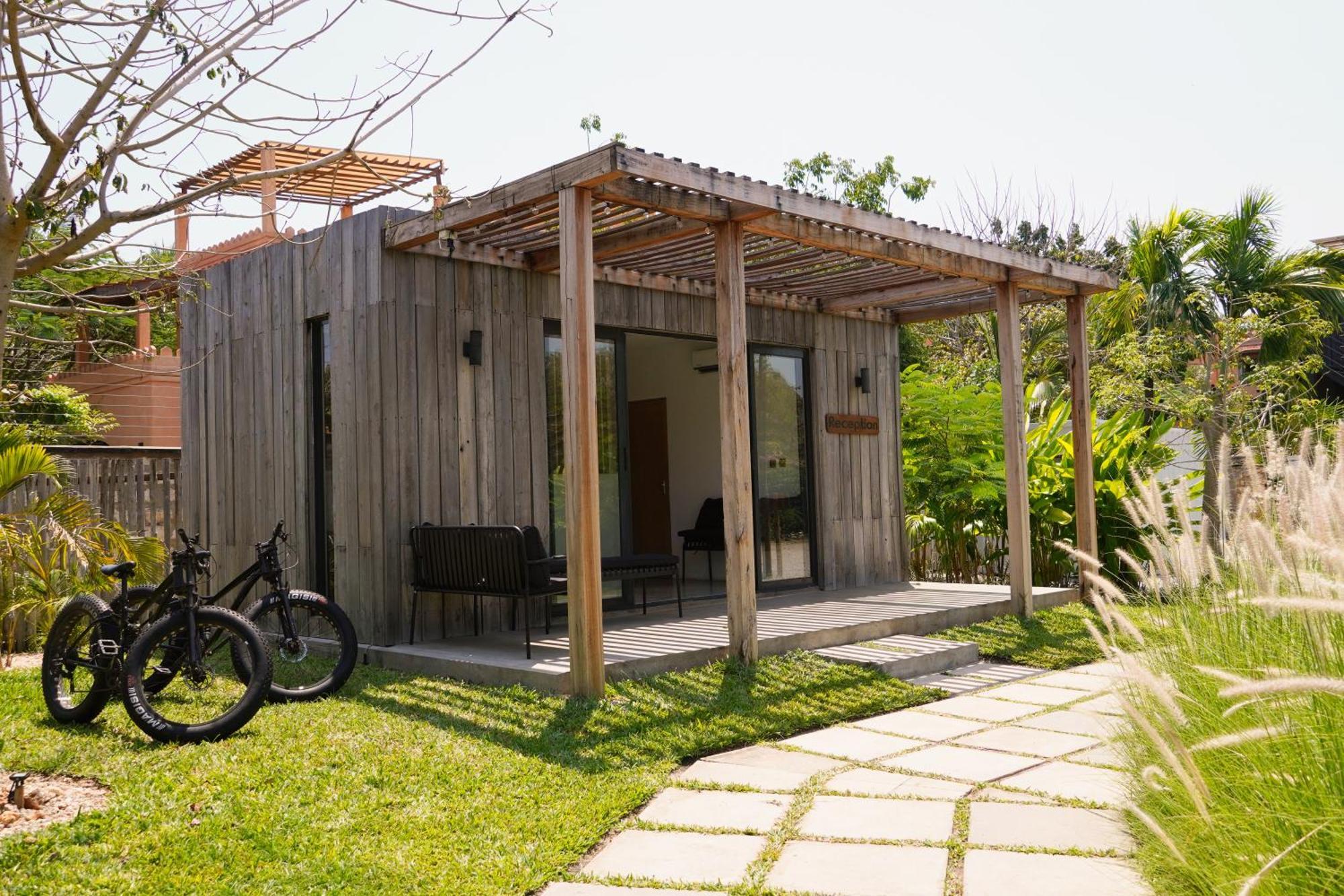 Lalagalu - Beachfront Ecocabins Praia de Diani Exterior foto
