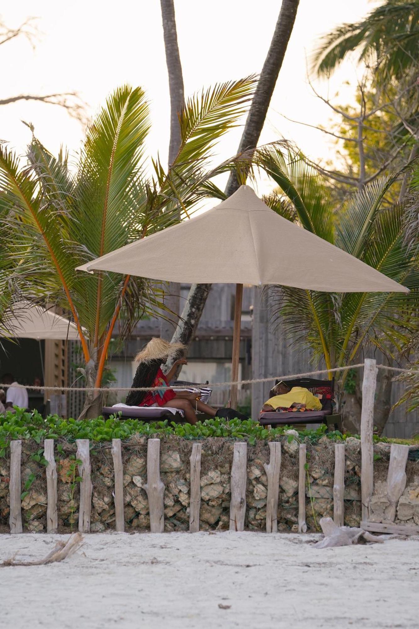 Lalagalu - Beachfront Ecocabins Praia de Diani Exterior foto
